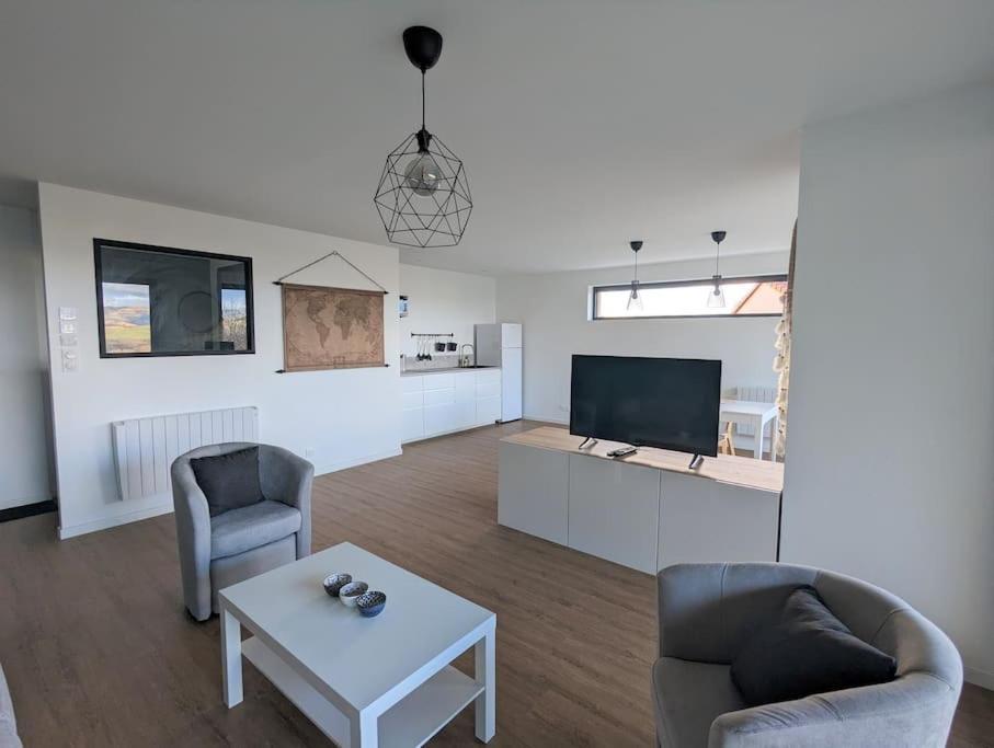 Bienvenue Chez Severine Et Julien Appartement 75M2 Mirefleurs المظهر الخارجي الصورة